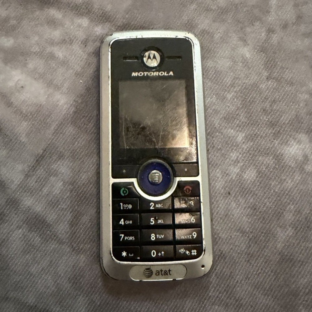 Motorola C168i AT&T Bar Cell Phone Black/Silver Keypad 60MB For Parts